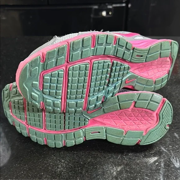 Nike Revolution 2 Women's Size US 8.5 Gray and Pink Sneakers Blue Laces - Picture 7 of 7